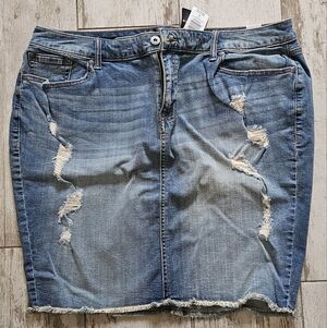 NWT Torrid Distressed Denim Skirt 24